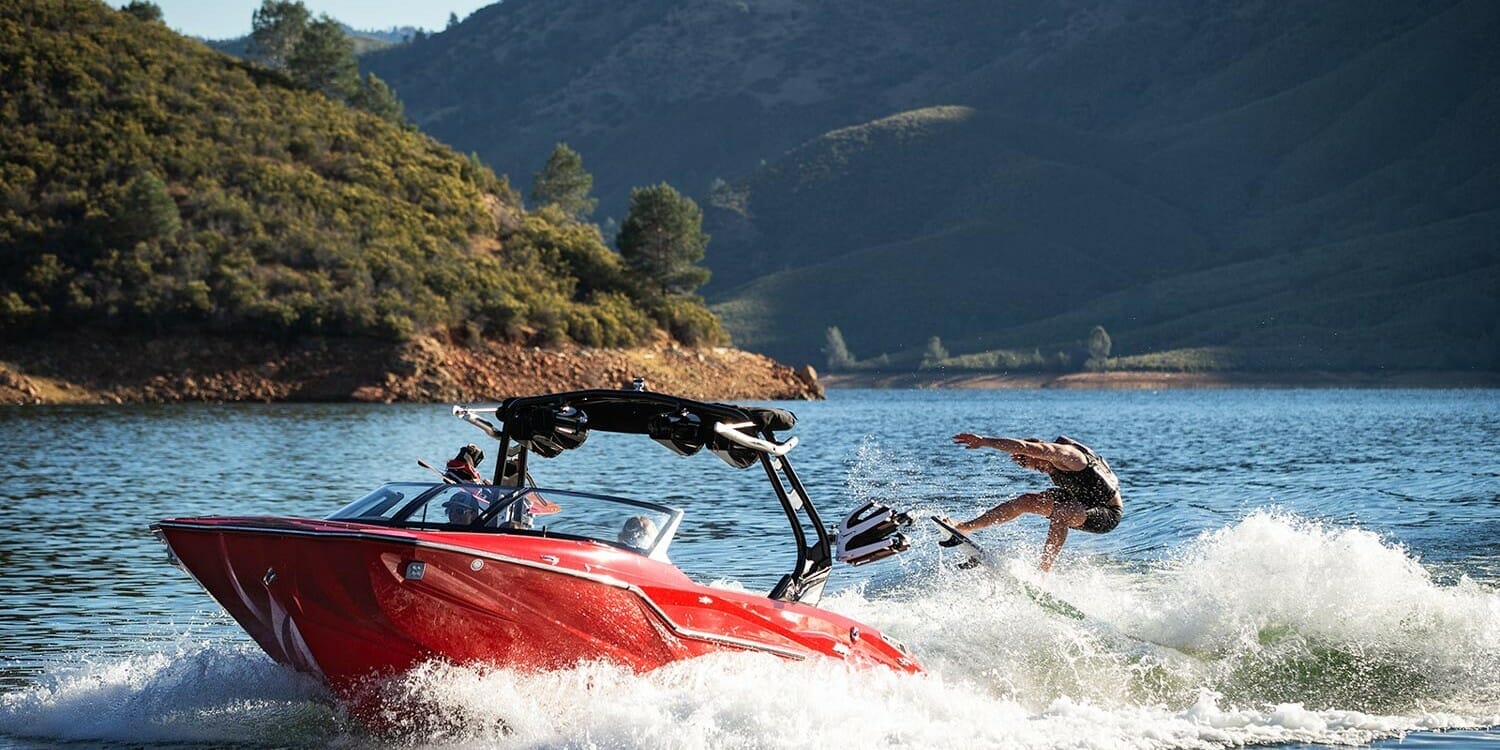 Red Supreme ZS232 wake surfing across lake